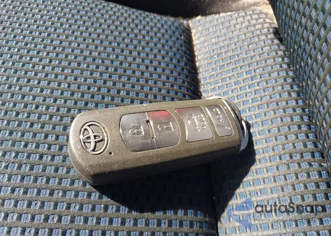 2018 Toyota Yaris Ia z USA, uszkodzony, nr VIN 3MYDLBYV0JY313028